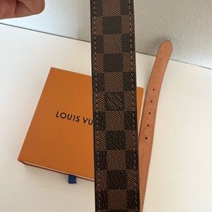 M9744V- Belt is currently sold out online!

MINI 25MM Louis Vuitton Belt.